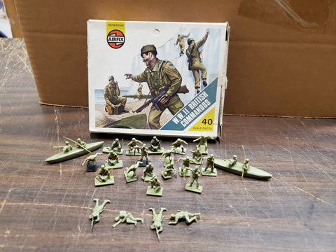 Vtg AIRFIX WWII British Commandos HO/OO Scale Model Kit 24 Pieces Collectible