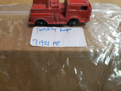 Vintage Die-Cast Tootsie Toy Red Pumper Fire Truck Made In Chicago