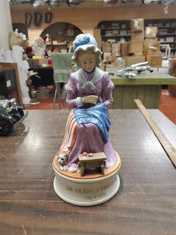 VTG betsy Ross 200 Years Of Freedom 1776 1976 Decanter Music Box Hoffman EMPTY