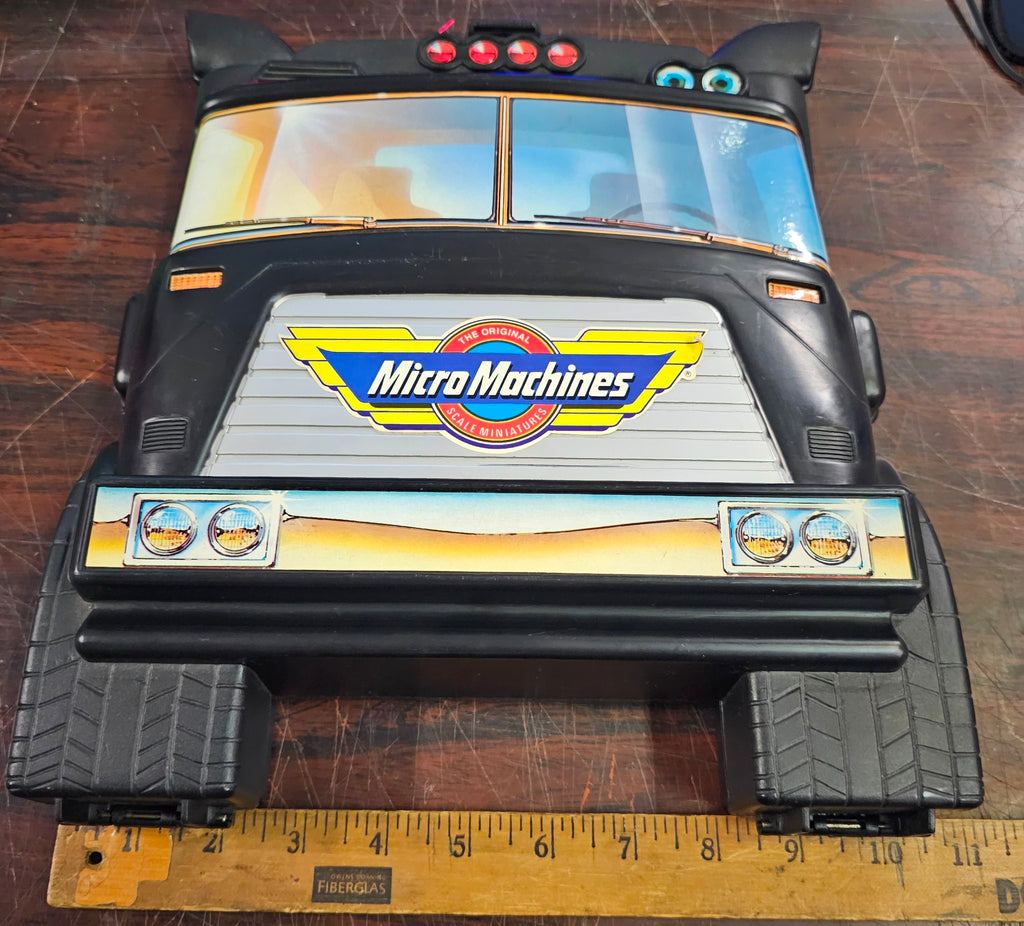 Micro machines fashion carrying case with vehicles