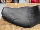 Danny Gray Badlander Step Gunfighte seat Harley Sportster 2004^ Flames 883 1200