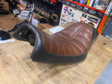 RSD Mustang Seat Enzo Step Harley Dyna superglide street bob 2006^ Brown Roland