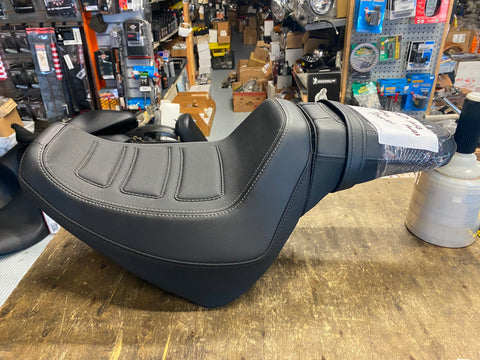 New T/o Seat Harley FXFB Fat Bob Softail 2018^ M8 Milwuakee Eigh 52000326 Ribbed