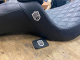 Saddleman SDC Step Seat Up Harley Dyna 2006^ Pro Series FXD Gripper Gelcore FXDB