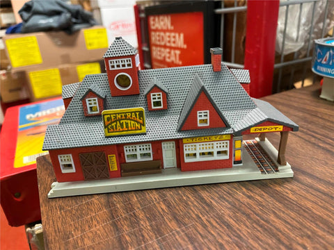 VTG 1989 Galoob Micro Machines City Scenes Central Station Playset