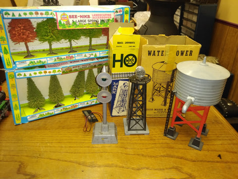 vtg Marx AHM Lot Floodlight, Water, and Signal Tower Landscape Trees Train
