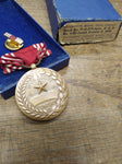 Vtg Unissued WW2 1944 Good Conduct Medal Lapel Pin in Original Presentation Box
