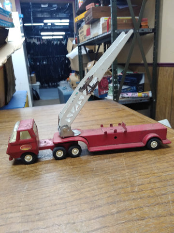 Vtg Red Tiny Tonka 1968 Aerial Hook and Ladder Fire Truck Steel Tractor Trailer
