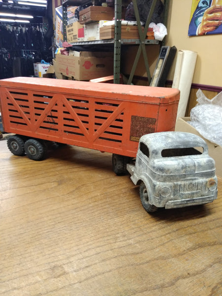 A-57 VINTAGE 1950'S outlet STRUCTO PRESSED STEEL CATTLE FARMS SEMI TRUCK CHROME CAB