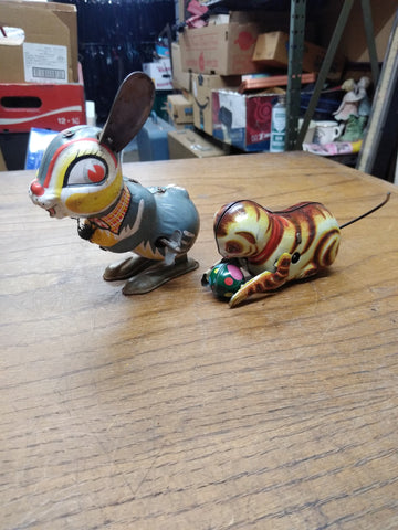 Vtg 2 Piece Wind Up Tin Toy Lot Cat and Ball Jumping Rabbit Litho Japan Working