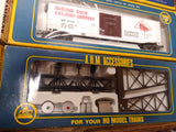 Vtg AHM Bachmann HO 8 Pc 2 Track Span Gantry Reefer Logging Box Car Lot w/Boxes