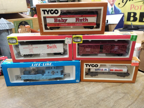 Vtg Life Like Tyco HO Gauge 5 Pc Train Car Lot Search Light Reefer Tank Box Cars