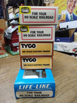 Vtg Life Like Tyco HO Gauge 5 Pc Train Car Lot Search Light Reefer Tank Box Cars