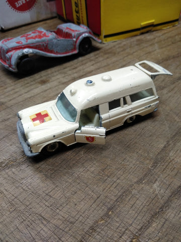 Vtg Matchbox King Size #K6 Mercedes Benz Binz Ambulance Diecast Toy Car England