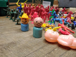 Vtg 67 Piece Assorted Plastic Toy Soldier Lot Army Knights Romans Cowboy Indians