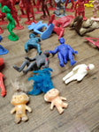 Vtg 67 Piece Assorted Plastic Toy Soldier Lot Army Knights Romans Cowboy Indians