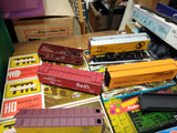 Vtg 10 Piece HO Scale Train Car Lot TM Train Miniature AHM Model Power Athearn