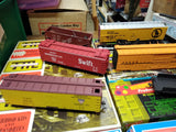 Vtg 10 Piece HO Scale Train Car Lot TM Train Miniature AHM Model Power Athearn