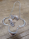 Vtg Stunning Unmarked Pale Blue Rhinestone 16 in Necklace Screw Back Earring Set