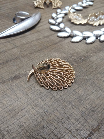 Vtg Designer Signed Crown Trifari Gold Tone Brooch 1.5 Inch Nice