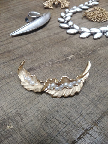 Vtg Designer Signed Crown Trifari Crystal Faux Pearl Gold Tone Leaf Brooch 2.5"