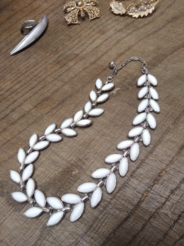 Vtg Designer Signed Crown Trifari Milk Glass Silver Tone Necklace 14" Beautiful!
