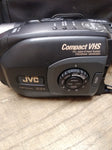 Vtg JVC Compact VHSC Model GR AX47 5 Head Camcorder with Bag Charger Tapes Cords