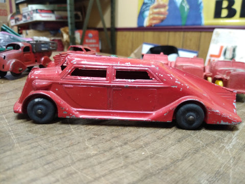 Vtg Manoil #705 Diecast Red Metal Streamline Sedan USA Very Good Condition!
