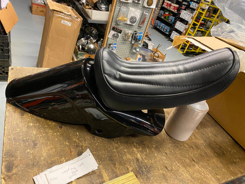 West Eagle Gunfighter Cowl Seat Custom Cafe Racer Chopper Sportster 2004^ 883