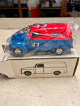 vtg 1991 ERTL #43 Richard Petty 1950 Chevrolet Panel Truck bank made in USA 1:25