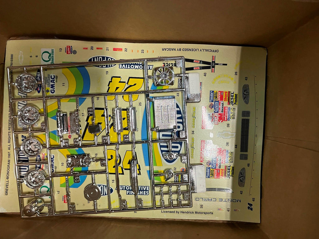 VTG Revell Monogram Jeff Gordon #24 Chevy Monte Carlo Car