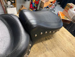 Mustang Vintage Studs Seat Ironhead Evo Sportster 1982-1996 Harley 883 1200