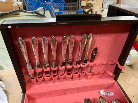 VTG 60 pieces Elkington Silverware set in Decorative Box