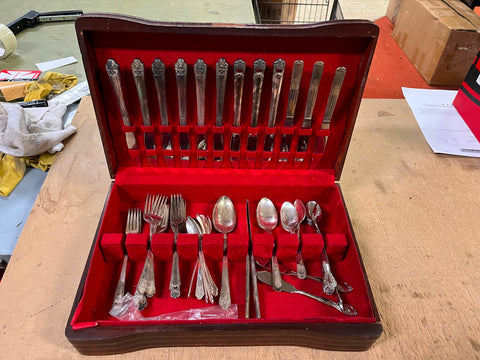 VTG Mixed Silverplate 1847 Rogers Eternally yours Precious Court 41 pieces + Box