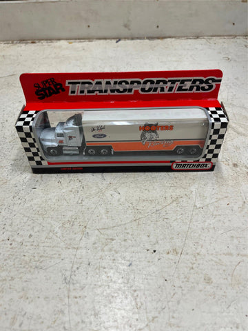 vtg 1991 Matchbox Alan Kulwicki super star transporter Hooters Racing