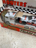 vtg 1993 Matchbox Alan Kulwicki Team convoy Hooters Restaurants super star