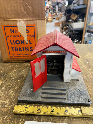 Vtg Lionel 125 Whistling Station Orig Box O guag Metal RR Toy train Acc Railroad