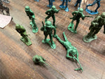 VTG Made in USA Lot of 13 plastic Green toy soldiers Vietnam War