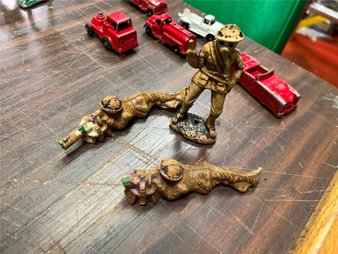 VTG Antique Lot of 4 Wooden Toy Soldiers WW1 Era Doughboy Officer Collectable