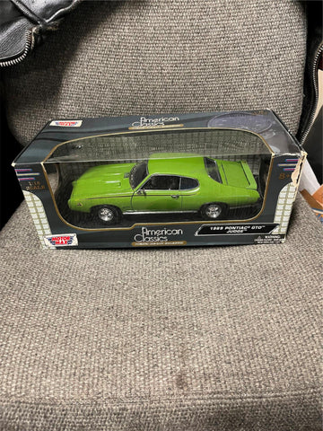 vtg Motor Max American Classics 1969 Pontiac Judge green 1/18 diecast car