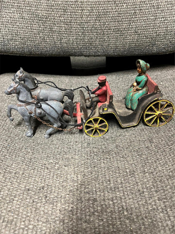 vtg antique unbranded cast iron detachable two horse drawn carriage toy