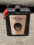 vtg 1950s made in USA Sabre 620 black Manuel setting portable box camera