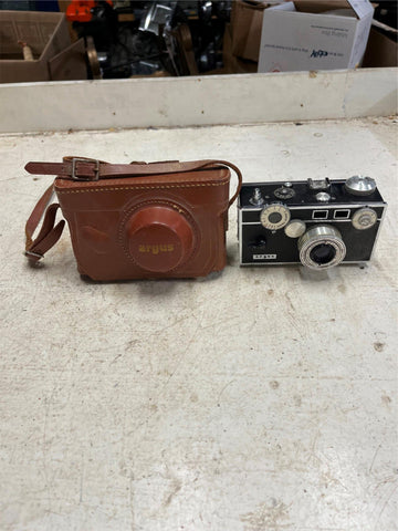 vtg Argus C3 f/3.5 50mm camera coated cinter leather case photography