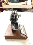 Vtg 61" Harley-Davidson JDH JD RACING Motor engin Pewter Stand Display Miniature