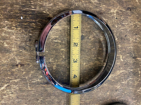 68725-62A RING BEZEL SPOTLIGHT PASSING LAMP OEM TOURING HERITAGE FLH GLIDE ULTRA