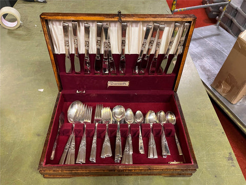 VTG Community finest  Silverplate Silverware Set in Wooden Box