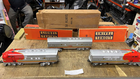 Vtg LIONEL 2353 Santa Fe F3 AA Diesel Locomotives Pusher Dummy Center Trains