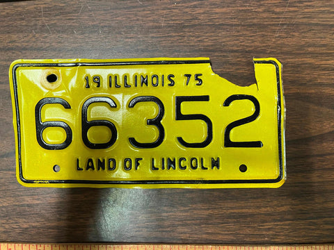 VTG 1975 Land of Lincoln Illinois Motorcycle License Plate 66352