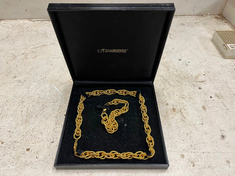 vtg Diamonds International gold tone necklace and bracelet combo