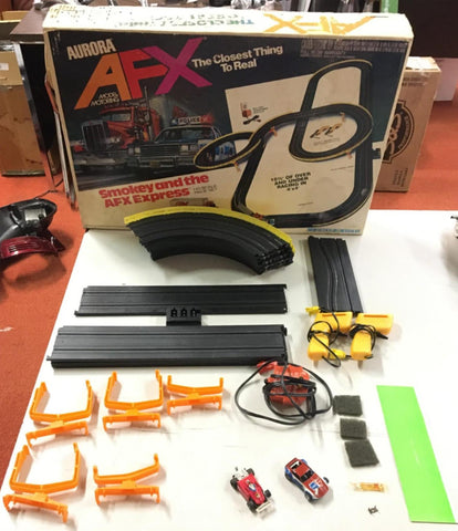 Aurora AFX Model Electric motoring racing HO set # 2804 Smokie AFX Express colle